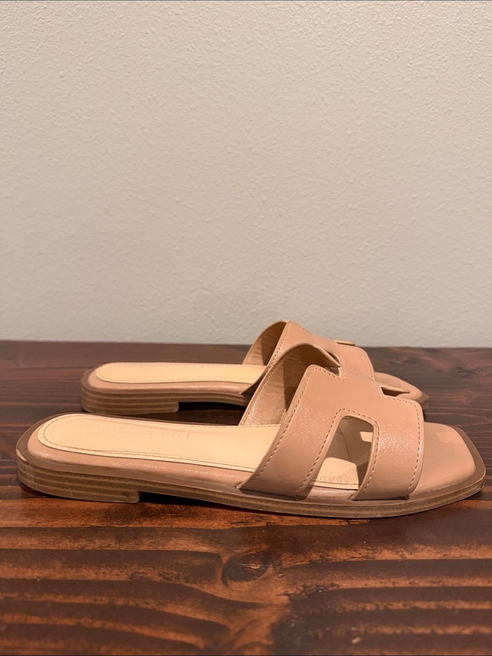 Madden Girl Hailey Slide Sandals
Nude Classic Open Toe Slip-On Size: 7